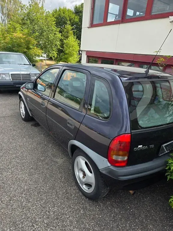 Gebraucht Opel Corsa 67 PS (49 kW) 1996 Blau Kleinwagen