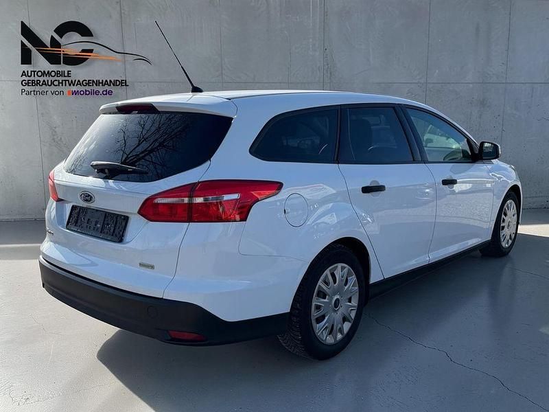 Gebraucht Ford Focus Ambiente 101 PS (74 kW) 2016 Weiß Kombi