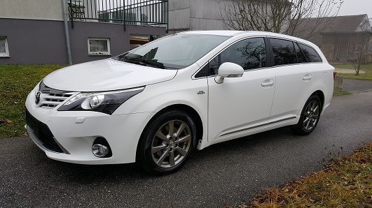 Gebraucht Toyota Avensis Premium 177 PS (130 kW) 2012 Weiß metallic Kombi