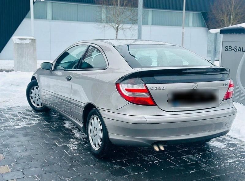 Gebraucht Mercedes C220 143 PS (105 kW) 2005 Grau Kleinwagen