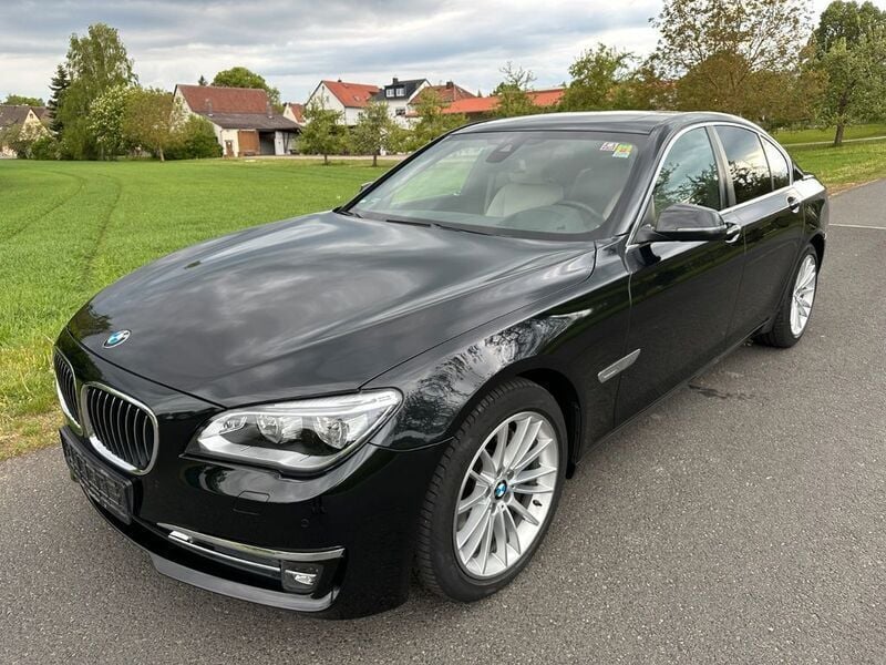 Schwarz Gebraucht 2015 BMW 730L Sport Line Limousine | 19.990 € (Guter Preis) - Bild 1/4