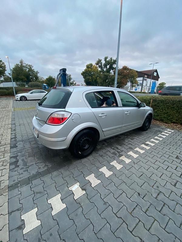 Gebraucht Opel Astra 105 PS (77 kW) 2006 Silber Limousine