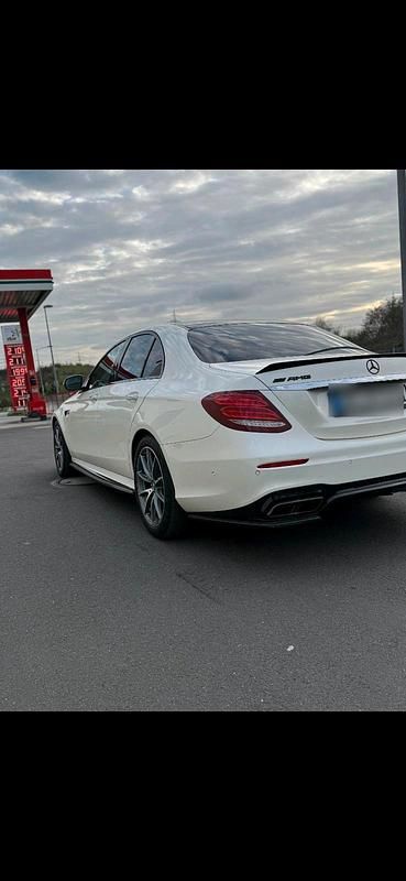 Gebraucht Mercedes E63S AMG AMG 612 PS (450 kW) 2018 Weiß Limousine