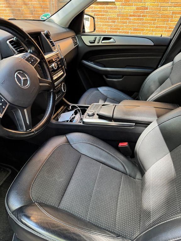 Gebraucht Mercedes ML250 204 PS (150 kW) 2011 Schwarz SUV