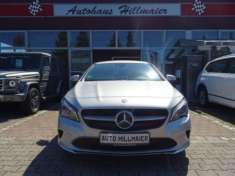 Silber Gebraucht 2016 Mercedes CLA200 Shooting Brake Kombi | 12.999 € (Teuer) - Bild 1/4