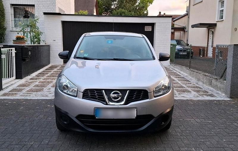 Silber Gebraucht 2013 Nissan Qashqai SUV | 6.450 € (Fairer Preis) - Bild 1/4