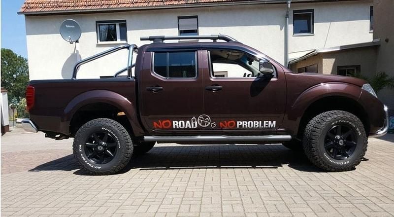 Braun Gebraucht 2012 Nissan Navara Abholung | 20.050 € - Bild 1/4