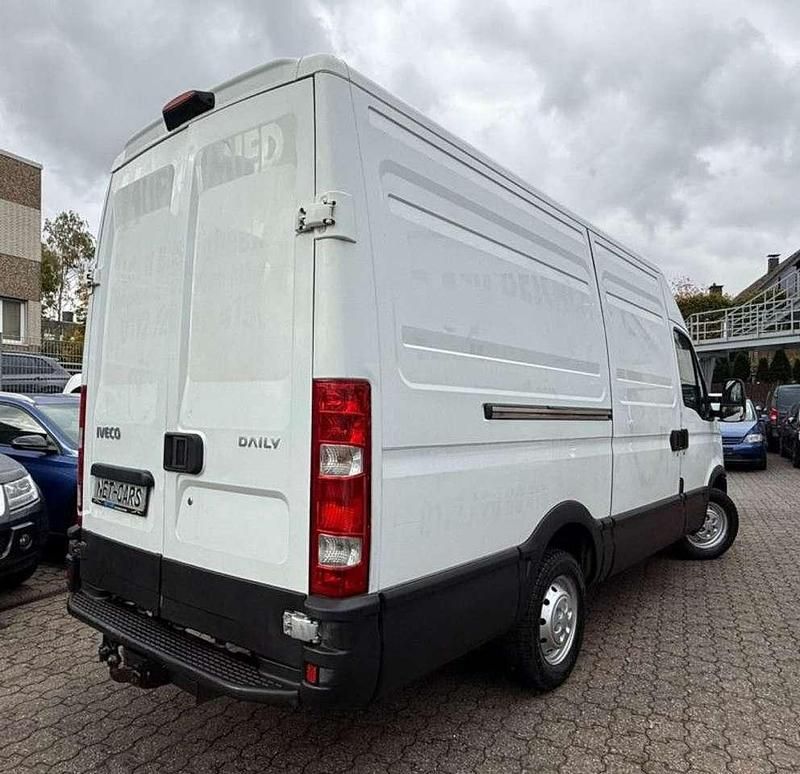 Gebraucht Iveco Daily 126 PS (92 kW) 2013 Weiß Van / Kleinbus