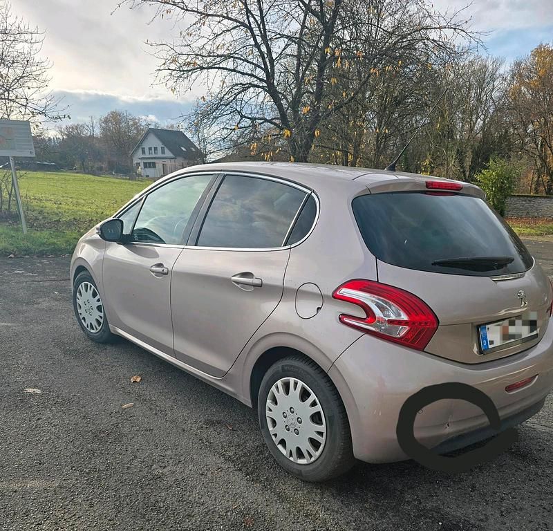 Andere farben Gebraucht 2012 Peugeot 208 Kleinwagen | 2.900 € (Superpreis) - Bild 1/4