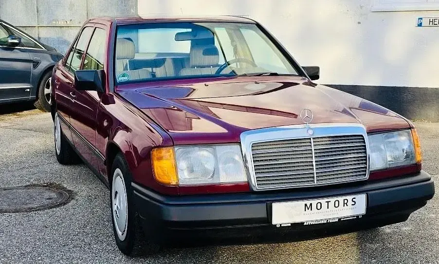 Gebraucht Mercedes 300 179 PS (131 kW) 1989 Rot Limousine