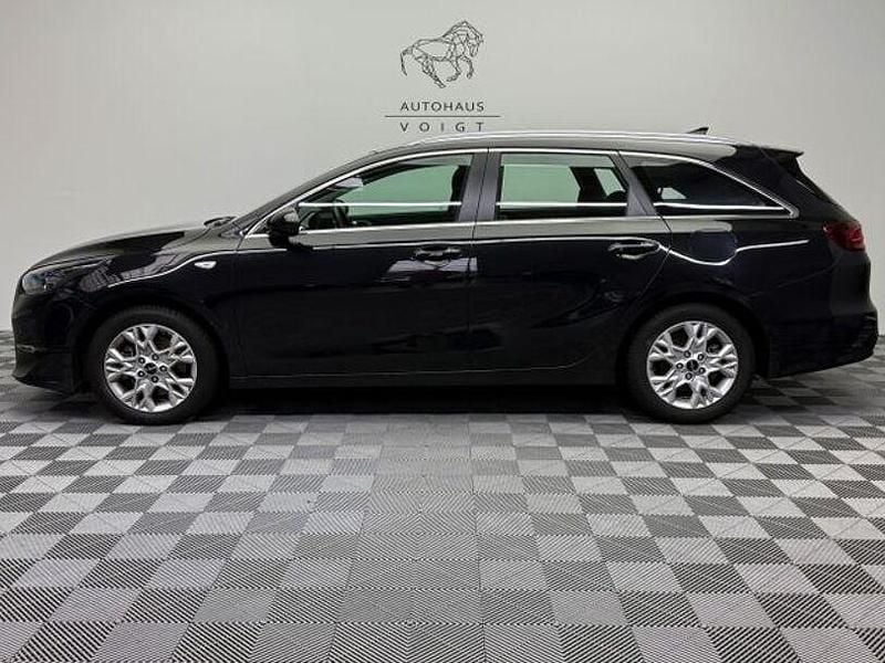 Schwarz Gebraucht 2023 Kia Ceed Vision Kleinwagen | 19.700 € (Guter Preis) - Bild 1/4