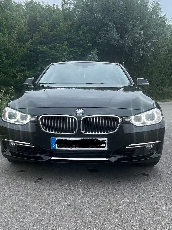Schwarz Gebraucht 2013 BMW 335 Luxury Line Limousine | 18.000 € (Fairer Preis) - Bild 1/4
