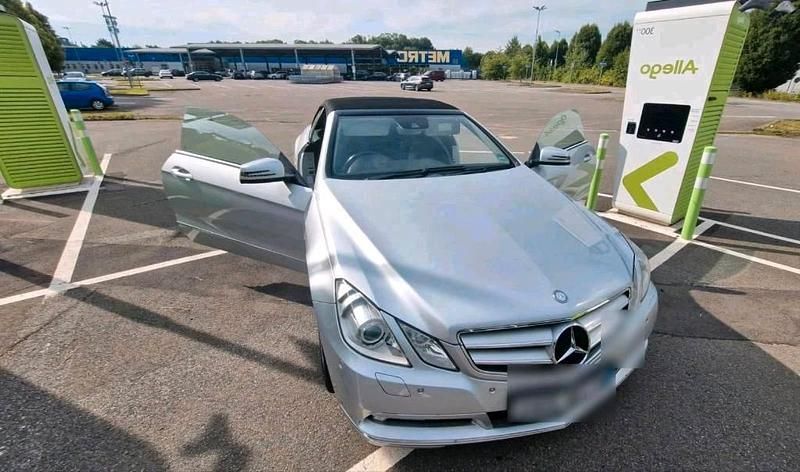 Gebraucht Mercedes E220 170 PS (125 kW) 2010 Silber Cabrio