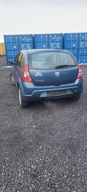 Second-hand Dacia Sandero 75 CP (55 kW) 2009 Albastru Hatchback