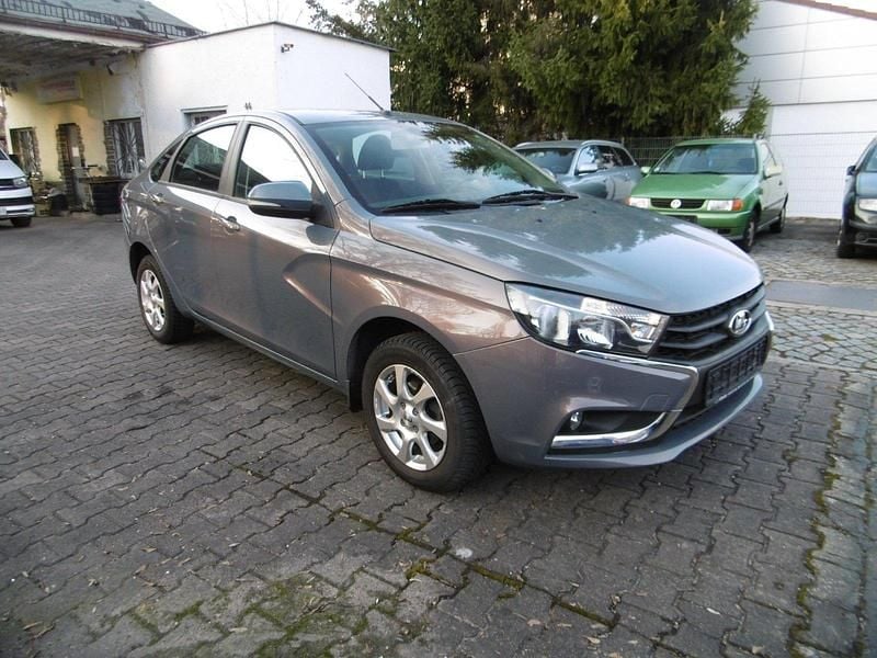 Second-hand Lada Vesta 106 CP (77 kW) 2017 Gri Berlinǎ
