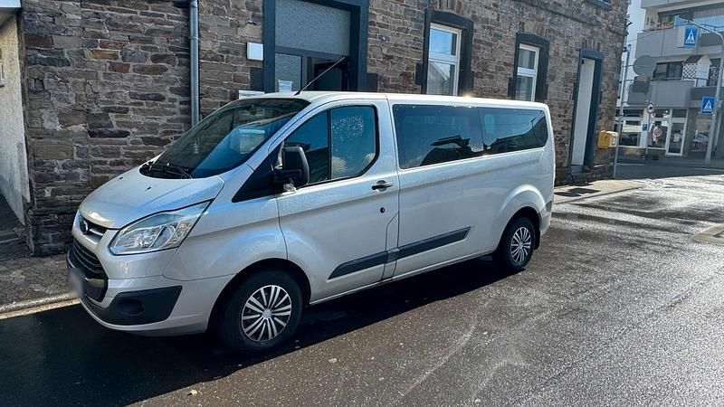 Gebraucht Ford Tourneo 125 PS (91 kW) 2013 Silber Van / Kleinbus