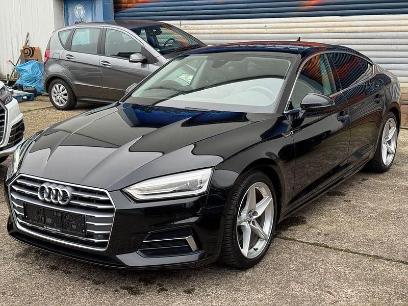 Mythosschwarz Gebraucht 2019 Audi A5 Sportback Sport Kleinwagen | 19.990 € (Guter Preis) - Bild 1/4