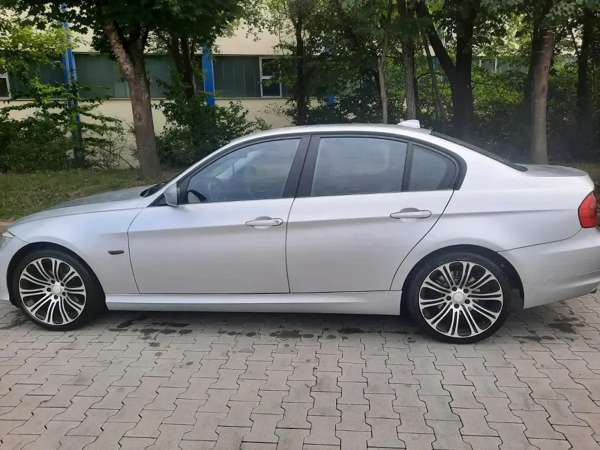 Brugt BMW 320 184 HK (135 kW) 2010 Sølv Sedan