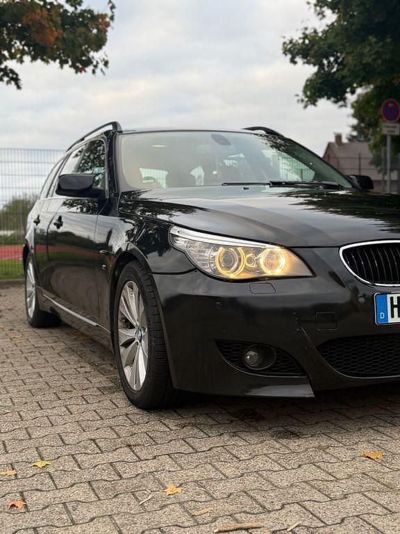Schwarz Gebraucht 2008 BMW 530 Kombi | 5.000 € (Superpreis) - Bild 1/4