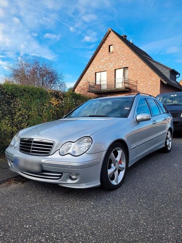 Silber Gebraucht 2006 Mercedes C320 Avantgarde Kombi | 4.200 € (Fairer Preis) - Bild 1/4