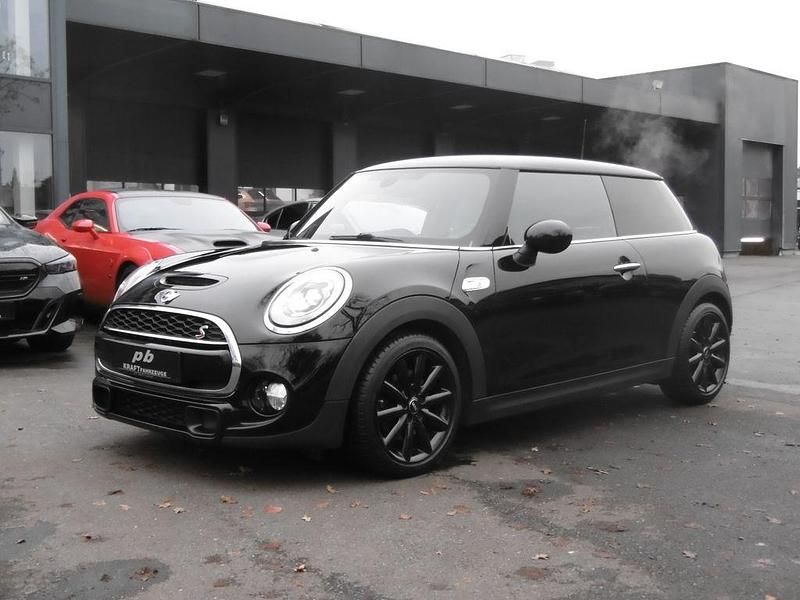 Gebraucht Mini Cooper SD 170 PS (125 kW) 2017 Midnight black metallic Kleinwagen