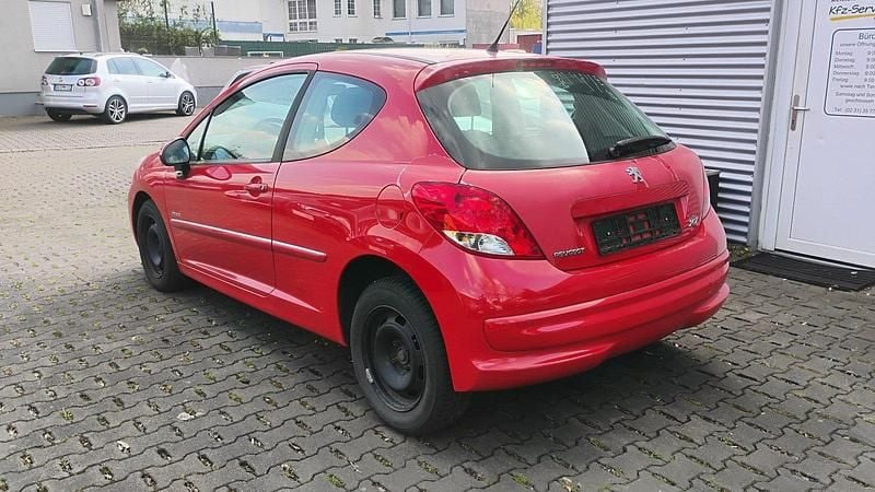Gebraucht Peugeot 207 95 PS (69 kW) 2012 Rot Kleinwagen