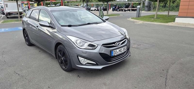 Grau Gebraucht 2013 Hyundai i40 Style Limousine | 6.800 € (Fairer Preis) - Bild 1/4