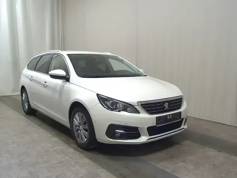 Gebraucht Peugeot 308 Allure 131 PS (96 kW) 2021 Weiss Kombi
