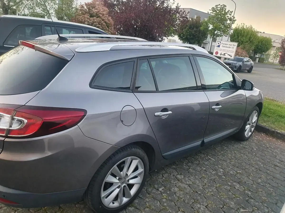 Second-hand Renault Mégane 131 CP (96 kW) 2009 Auriu Berlinǎ
