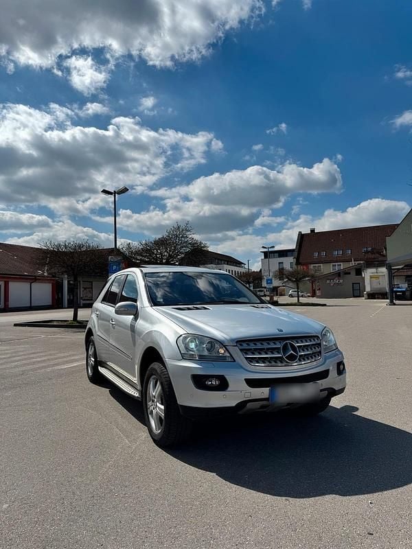 Gebraucht Mercedes ML320 224 PS (164 kW) 2007 Silber SUV