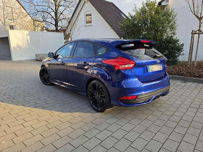 Gebraucht Ford Focus ST 250 PS (183 kW) 2018 Blau Limousine