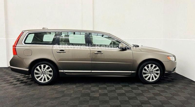 Gebraucht Volvo V70 Momentum 163 PS (119 kW) 2011 Grau Kombi