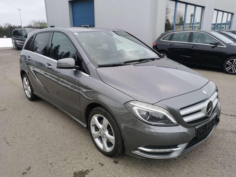 Gebraucht Mercedes B180 109 PS (80 kW) 2012 Mountaingrau  met. Van / Kleinbus