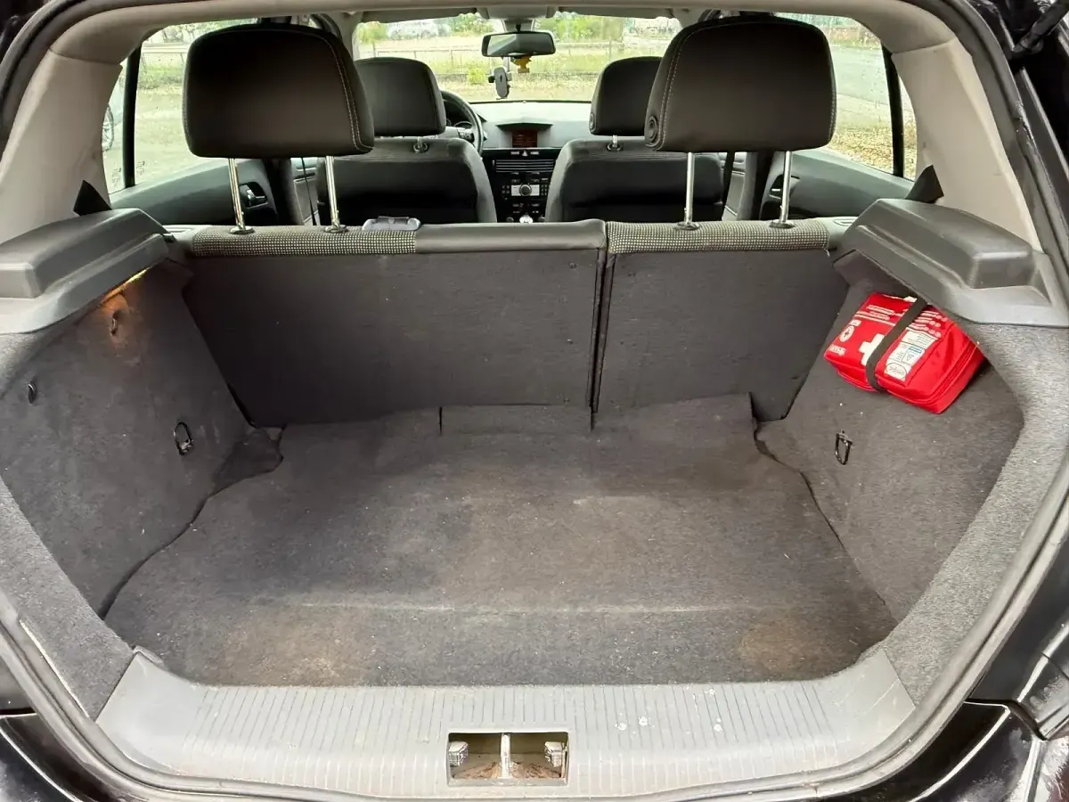 Gebraucht Opel Astra 115 PS (84 kW) 2009 Schwarz Limousine