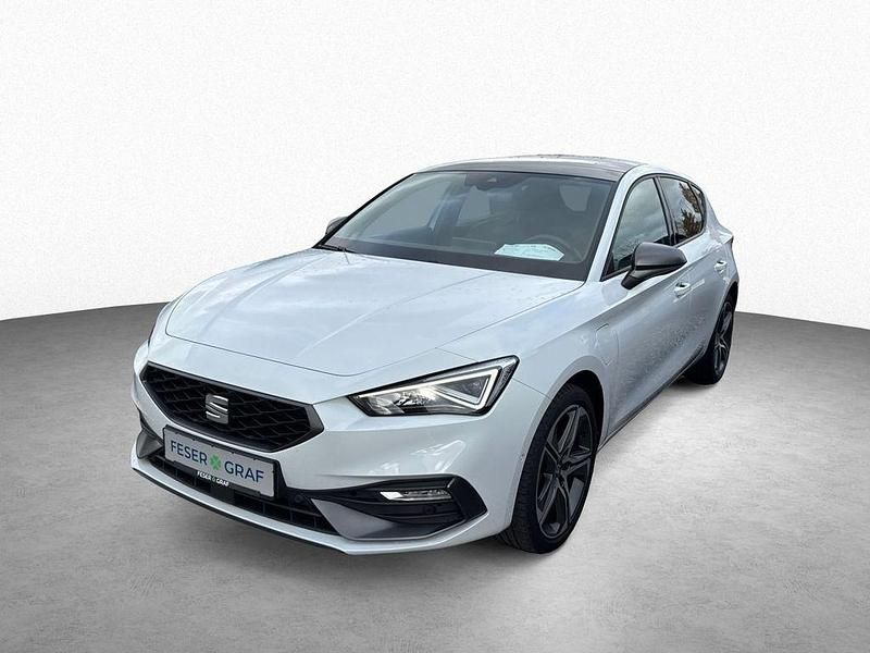 Weiss Gebraucht 2020 Seat Leon FR Limousine | 16.850 € (Guter Preis) - Bild 1/4