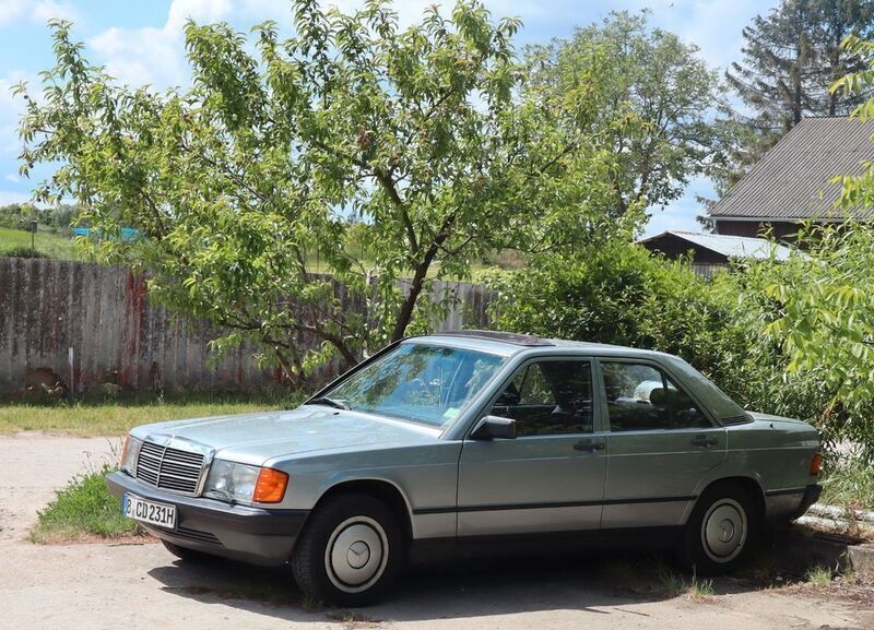 Silber Gebraucht 1983 Mercedes 190 Limousine | 4.900 € - Bild 1/4
