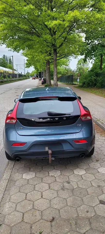 Gebraucht Volvo V40 120 PS (88 kW) 2014 Blau Limousine