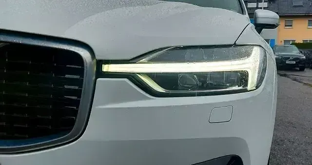 Gebraucht Volvo XC60 R-Design 250 PS (183 kW) 2019 Ice white SUV