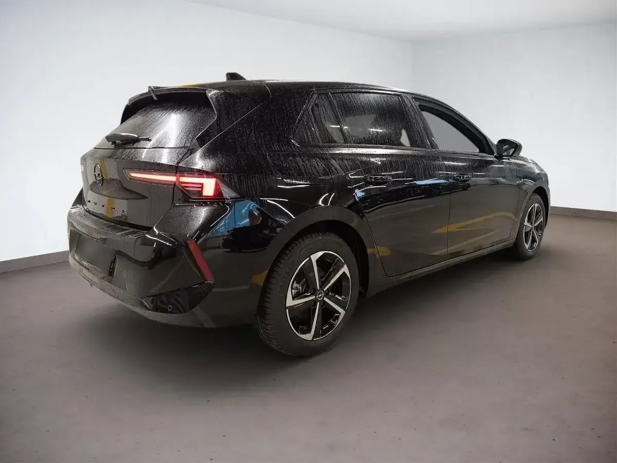 Neu Opel Astra 131 PS (96 kW) 2025 Schwarz Kleinwagen