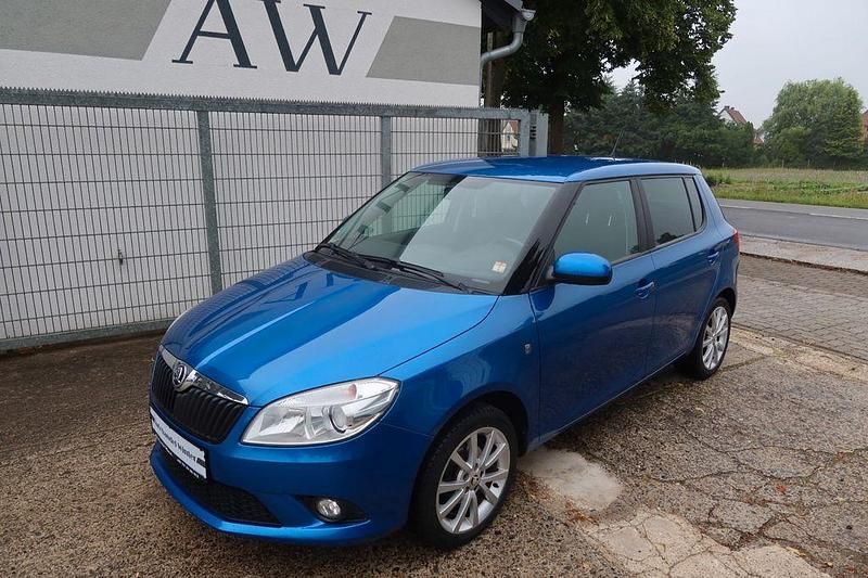 Blau Gebraucht 2014 Skoda Fabia Best of Limousine | 6.370 € (Guter Preis) - Bild 1/4