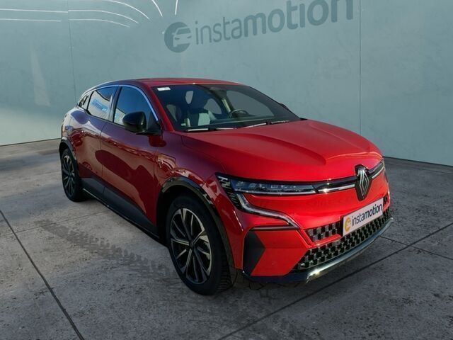 Rot Gebraucht 2022 Renault Mégane Techno Limousine | 30.492 € (Etwas zu teuer) - Bild 1/2
