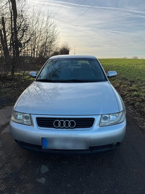 Silber Gebraucht 2002 Audi A3 Limousine | 1.000 € (Guter Preis) - Bild 1/4