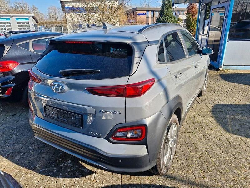 Gebraucht Hyundai Kona Advantage 100 kW (136 PS) 2021 Grau SUV