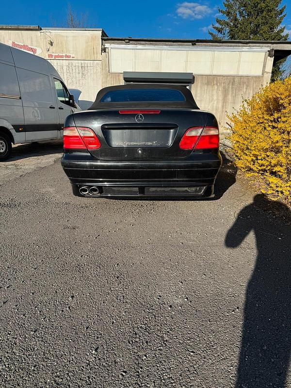 Gebraucht Mercedes CLK200 163 PS (119 kW) 2002 Schwarz Cabrio