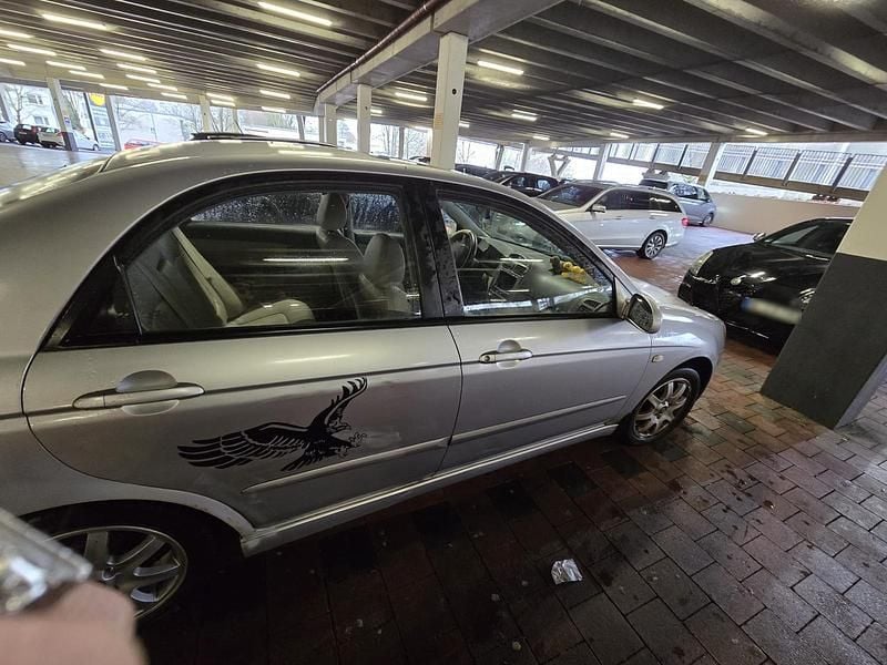 Gebraucht Kia Cerato 150 PS (110 kW) 2005 Silber Limousine