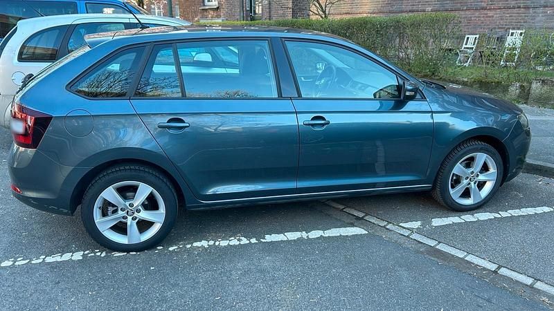 Gebraucht Skoda Rapid Active 90 PS (66 kW) 2018 Grau Kleinwagen