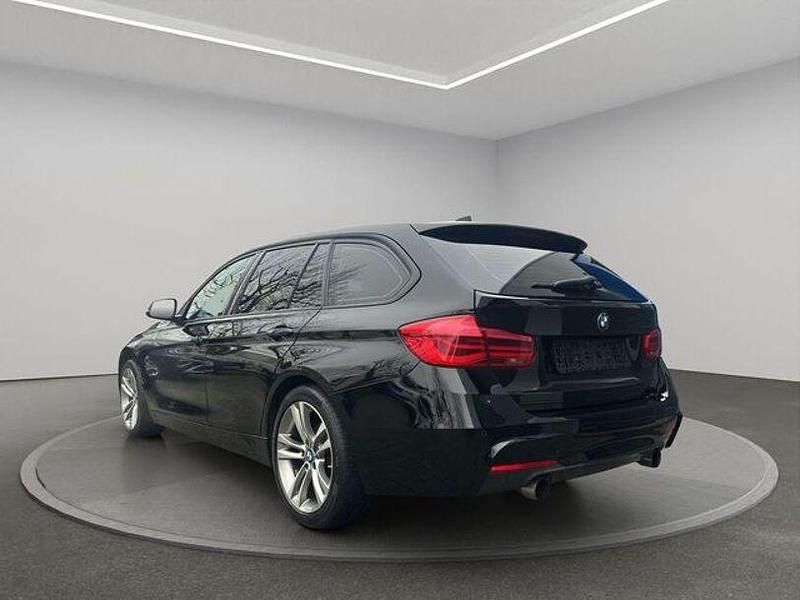 Gebraucht BMW 330 Sport Line 252 PS (185 kW) 2017 Schwarz Kombi