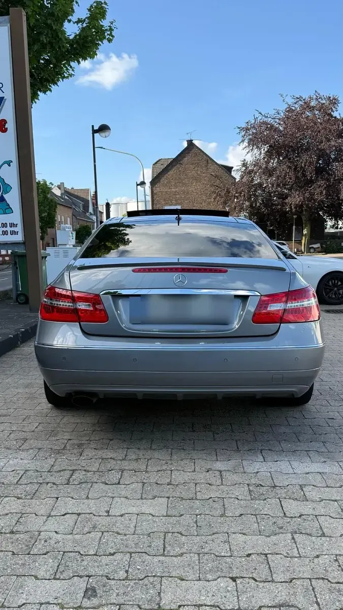Gebraucht Mercedes E250 204 PS (150 kW) 2009 Grau Coupé