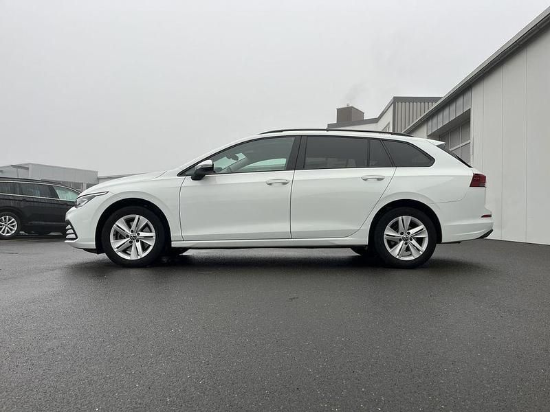 Second-hand VW Golf VIII Life 116 CP (85 kW) 2021 Alb Break