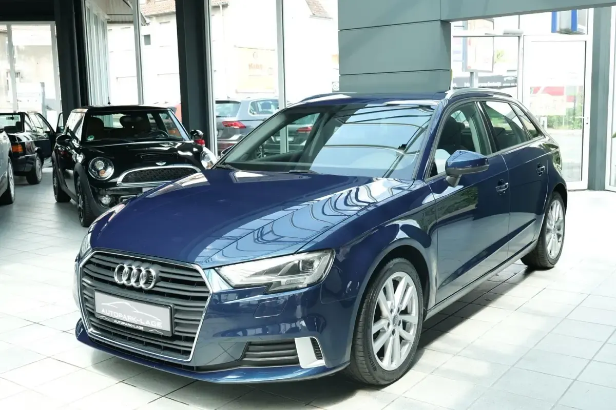 Gebraucht Audi A3 Sport 110 PS (80 kW) 2016 Blau Limousine